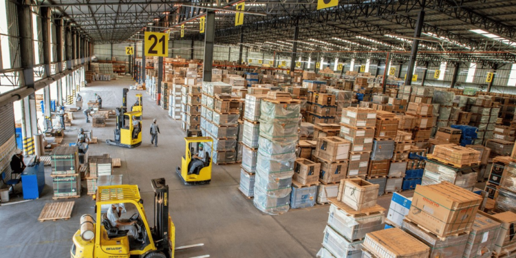 Logística própria garante mais agilidade na entrega de materiais