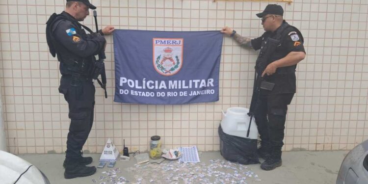 Homem é preso por suspeita de tráfico de drogas em Paraty