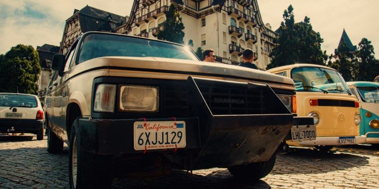 Exposição de carros antigos reúne cerca de 450 veículos em Petrópolis neste domingo