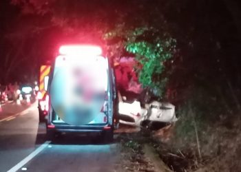 VÍDEO: Dois carros capotam e mulher fica ferida durante acidente em Paraty