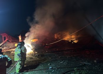 Explosão atinge galpão em Nova Iguaçu